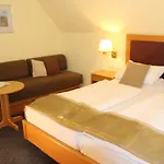 Отель Hermannshoehe 3*