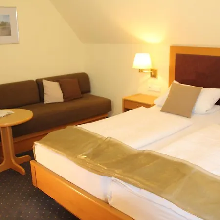 Hotel Hermannshoehe 3*